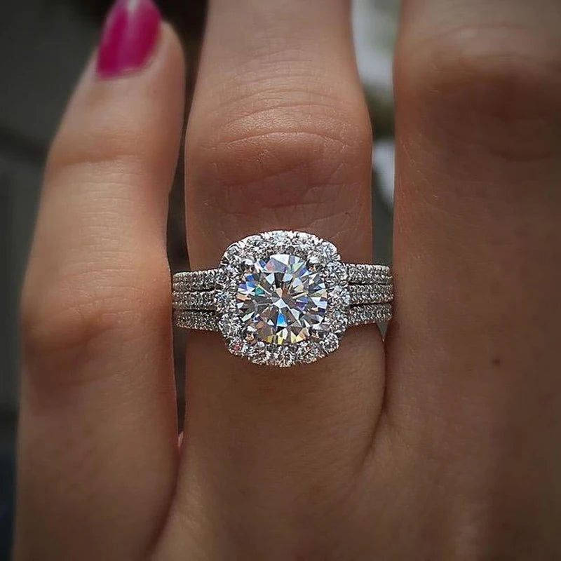Huitan cubic zirconia ring for women. Luxury style for engagement or parties.