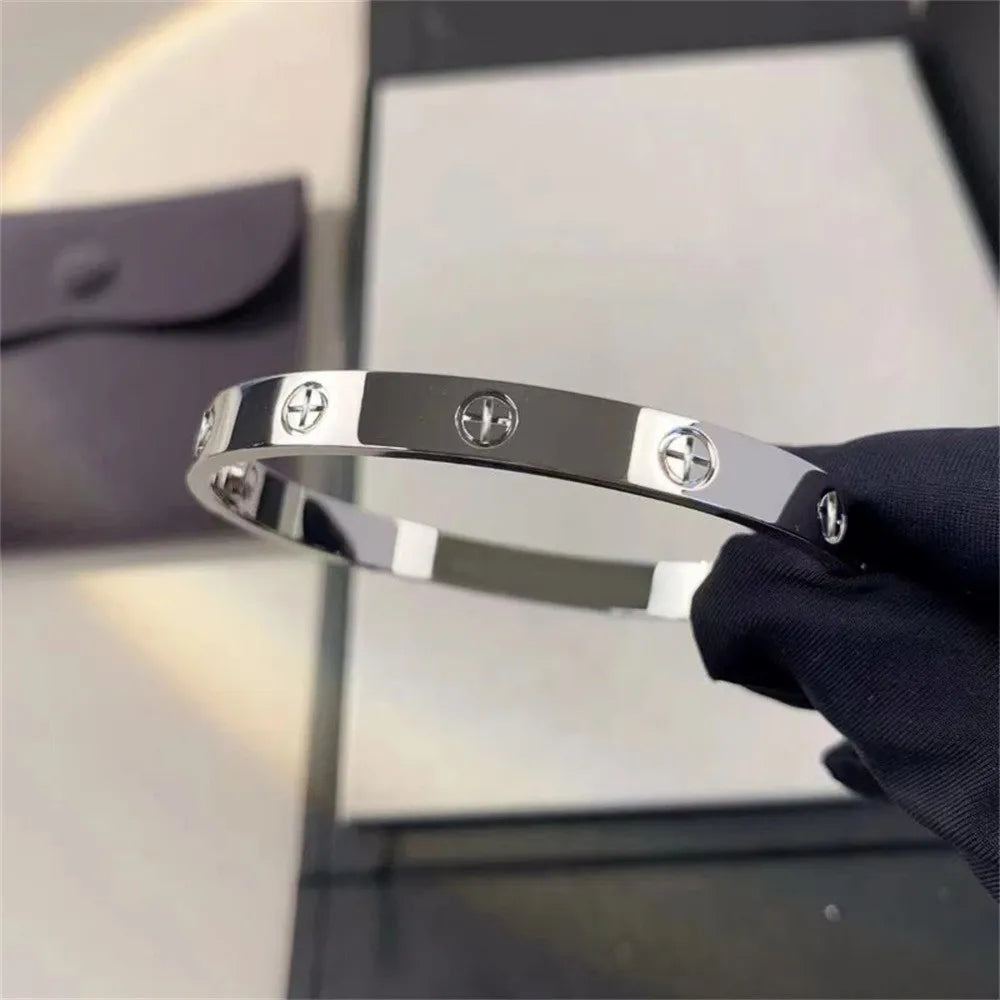 Gold Screw & Cross Bracelet Fashion Jewelry for Women.