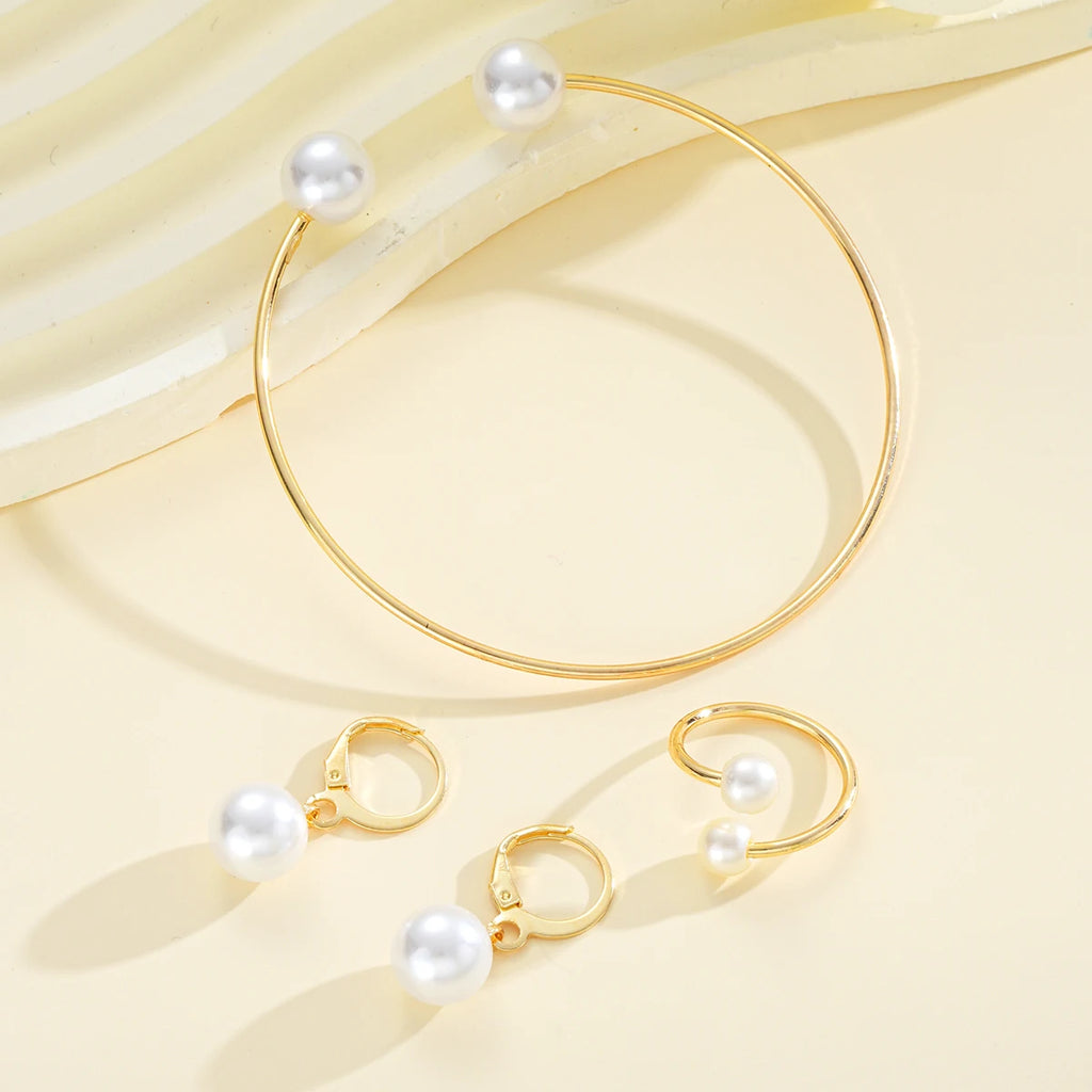 4-piece women’s pearl jewelry set. Gold-tone vintage style for special occasions