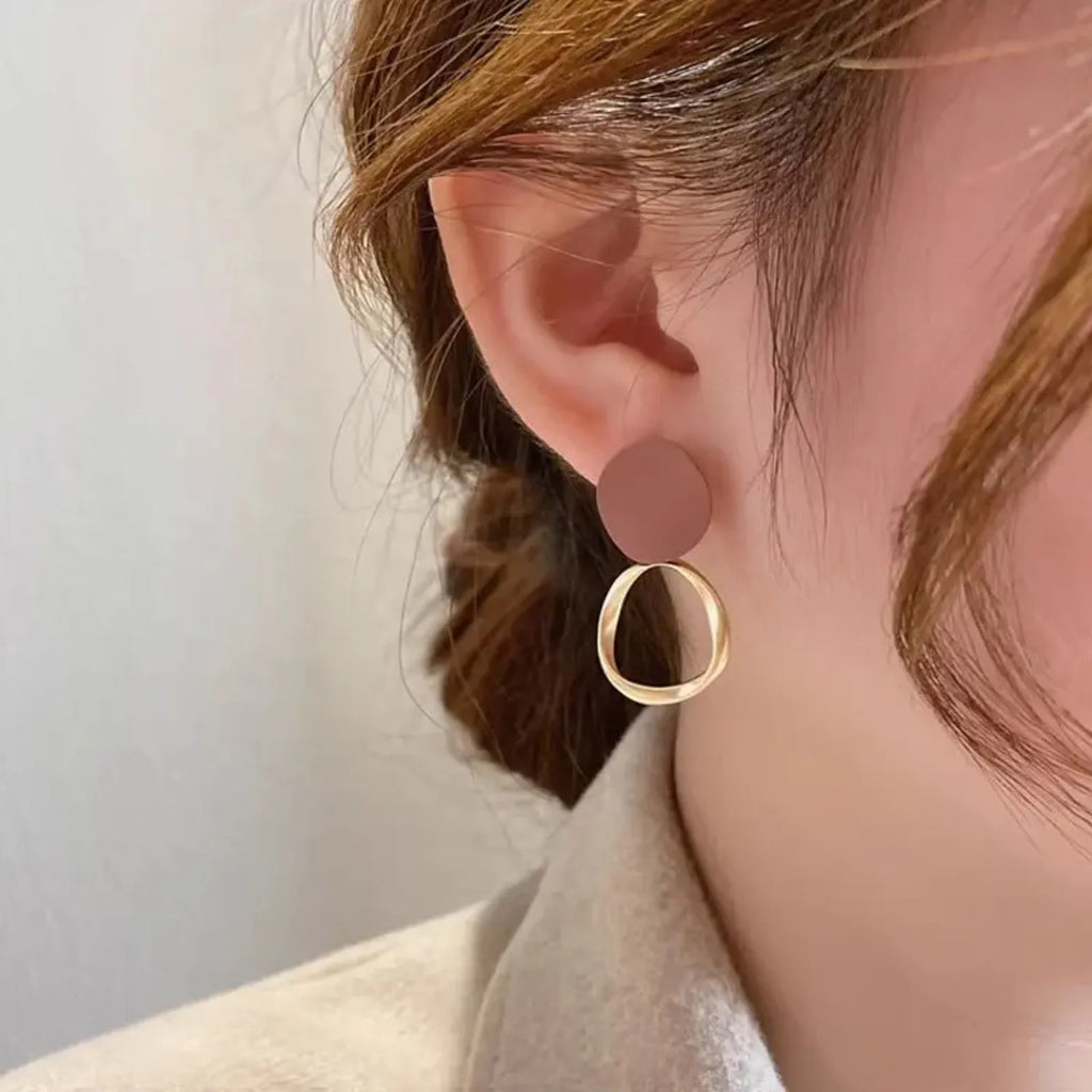 Brown geometric round dangle earrings. Vintage matte style for daily wear