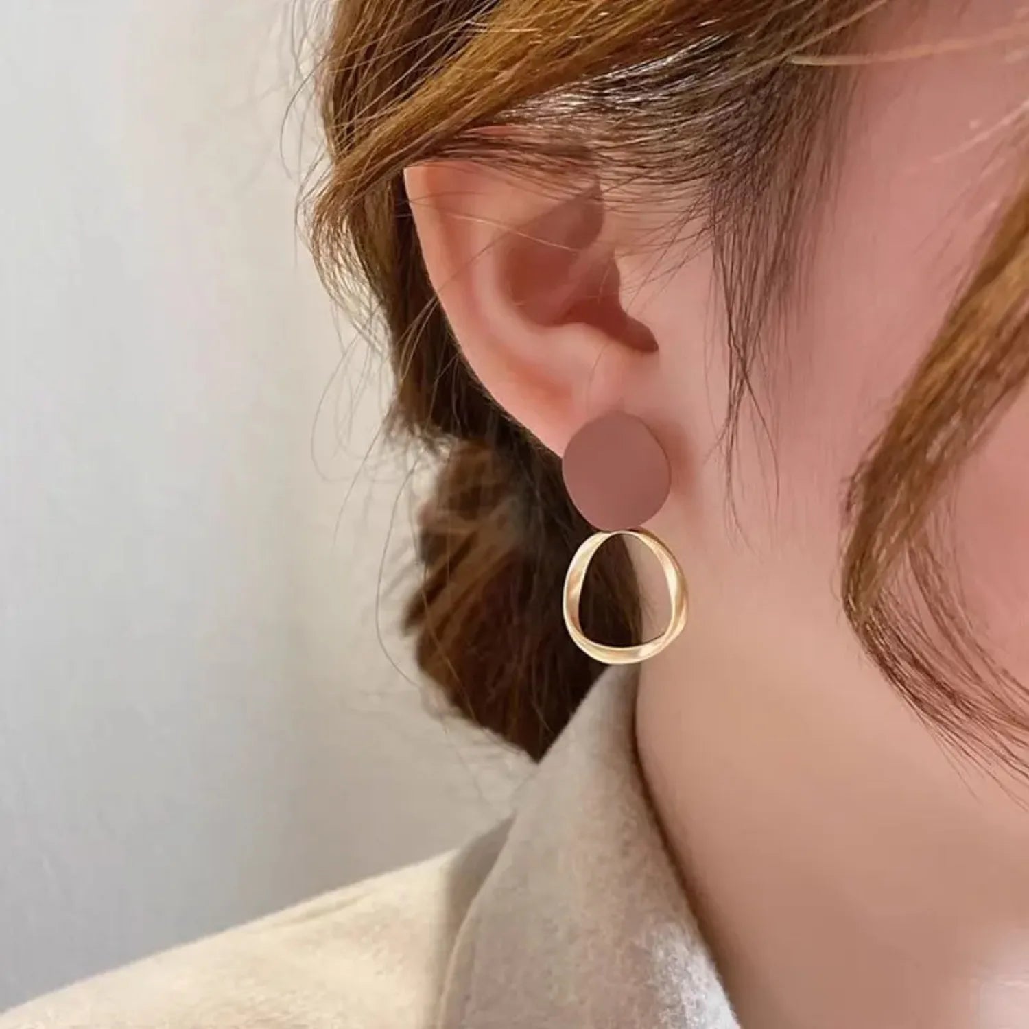 Brown geometric round dangle earrings. Vintage matte style for daily wear