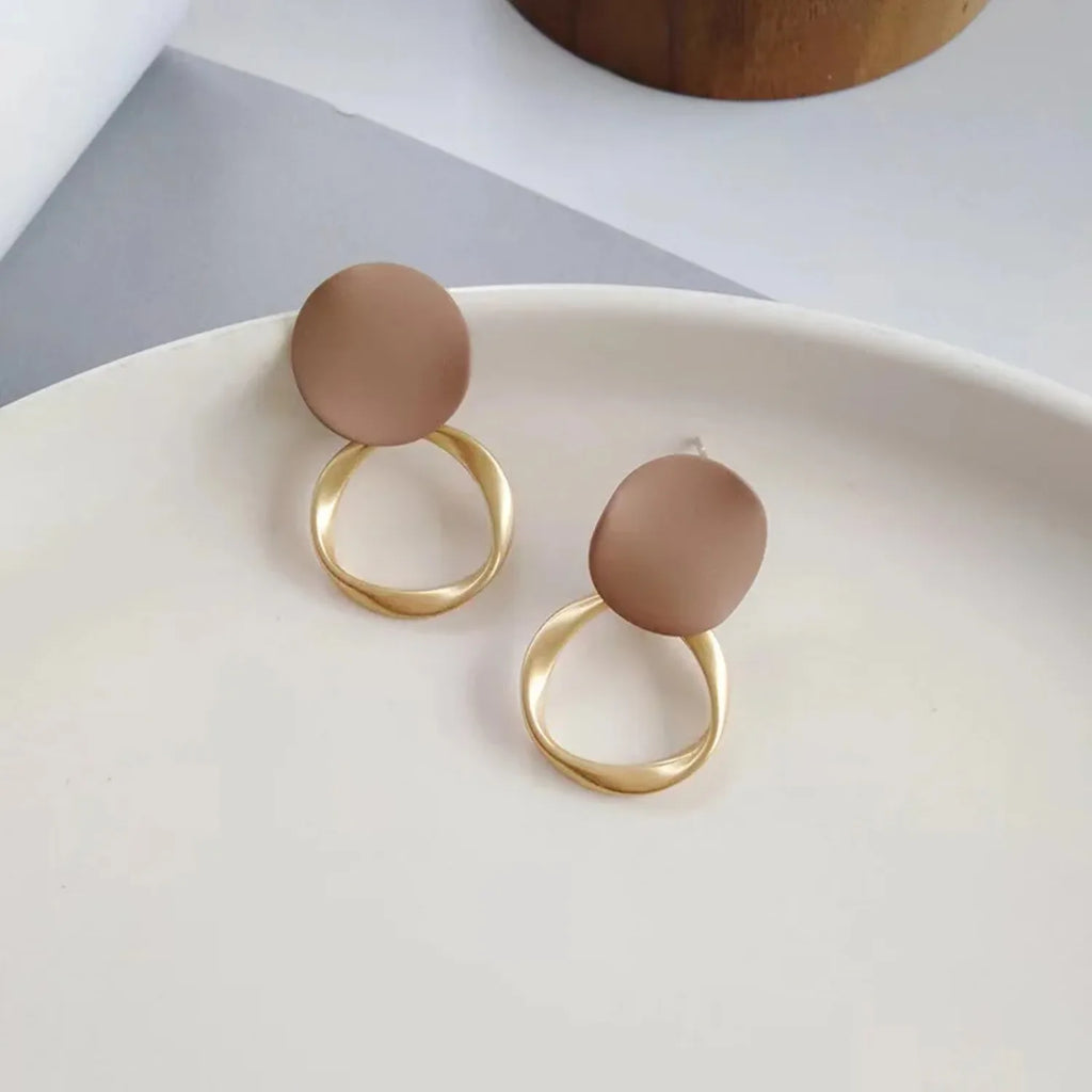 Brown geometric round dangle earrings. Vintage matte style for daily wear
