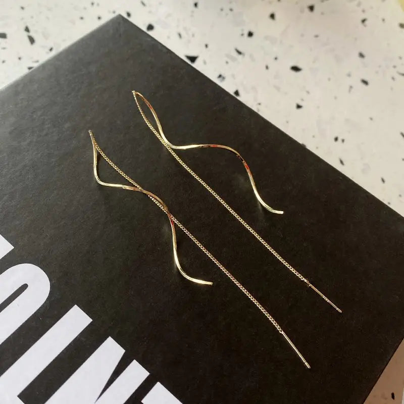 2-piece light luxury earrings for women. Simple and elegant