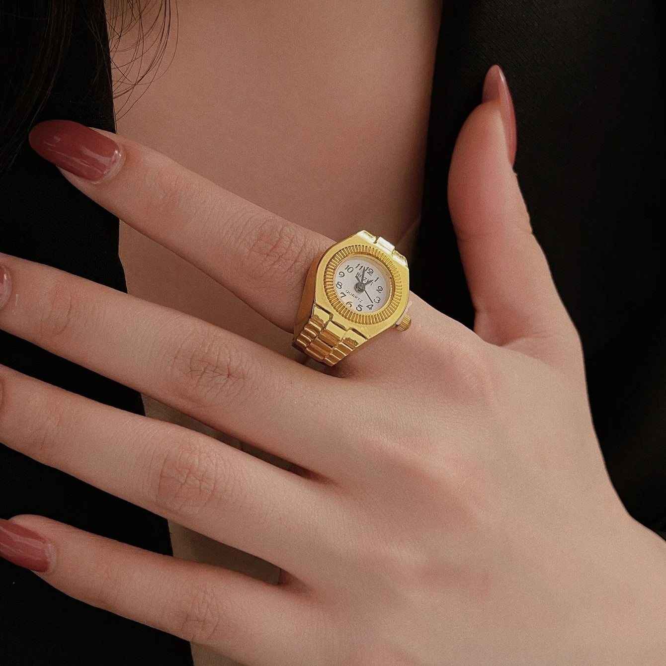 Mini Vintage Finger Ring Watch Round Creative Quartz Watches Fashion Couple Watches Accessories
