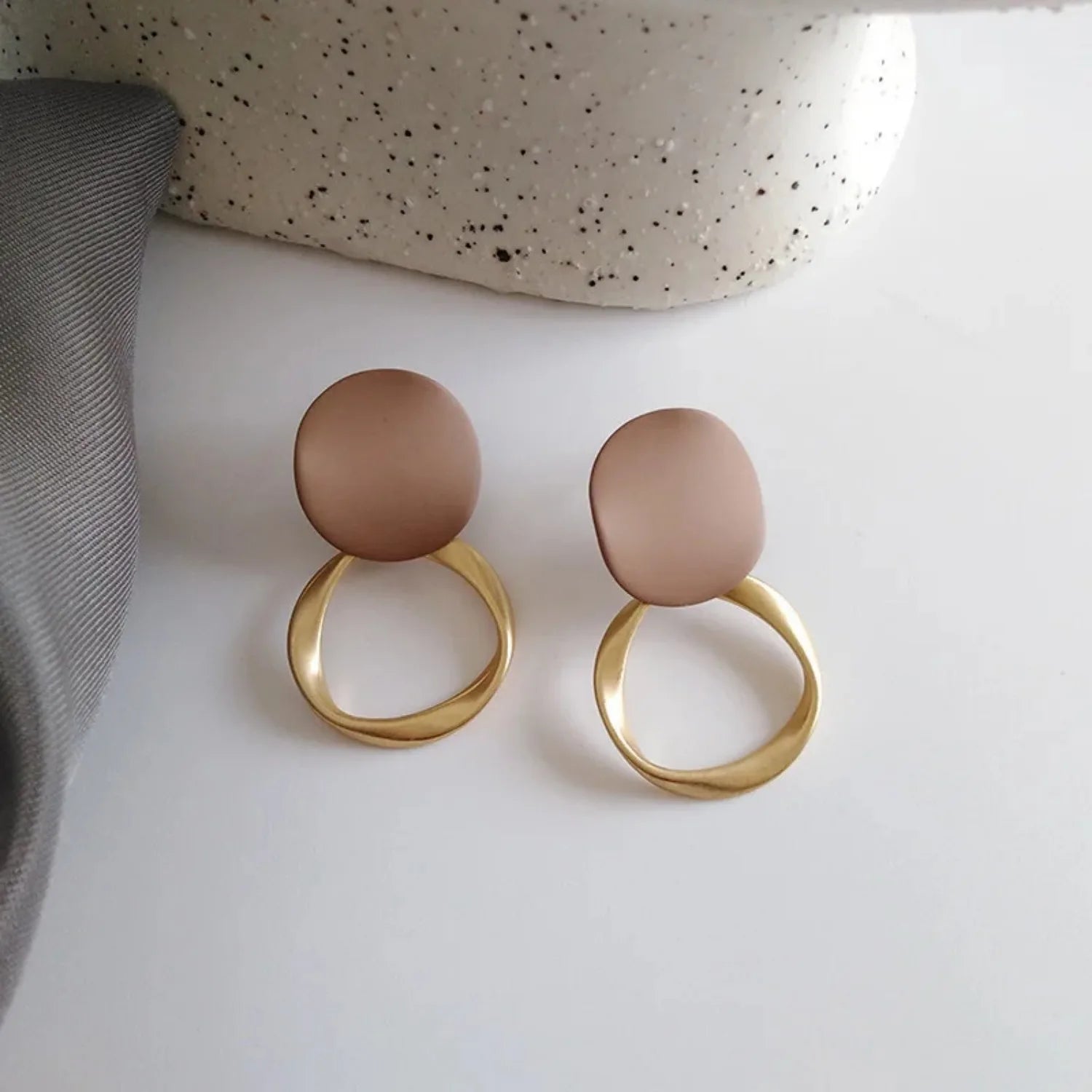 Brown geometric round dangle earrings. Vintage matte style for daily wear